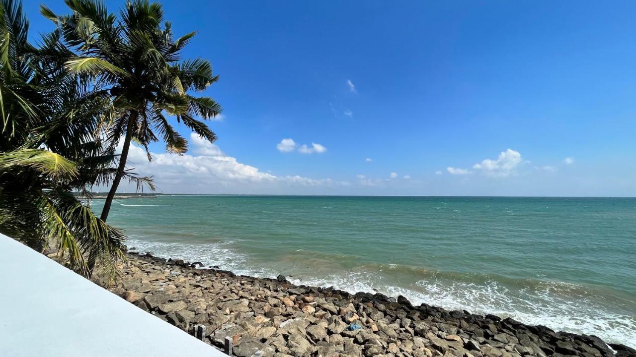 Phoenix Beach Resort 根尼亚古马里 外观 照片