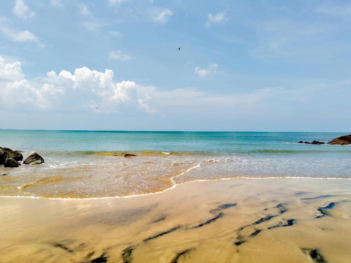 Phoenix Beach Resort 根尼亚古马里 外观 照片